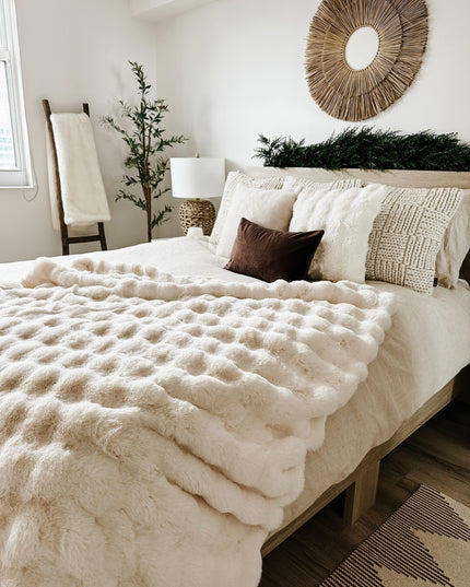 Erie Faux Fur Pillow Cover